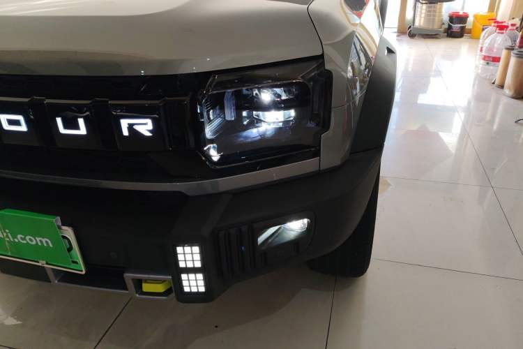 Used JETOUR Shanhai Traveler C-DM 2025 120km Discovery Extended Version 7 Seats Left Front Headlight