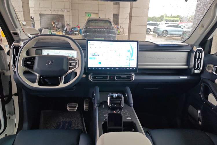 Used JETOUR Shanhai Traveler C-DM 2025 206km XWD Conquer Extended Version 7 Seats Center Console