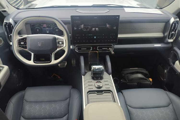 Used JETOUR Shanhai Traveler C-DM 2025 206km XWD Conquer Extended Version 7 Seats Center Console