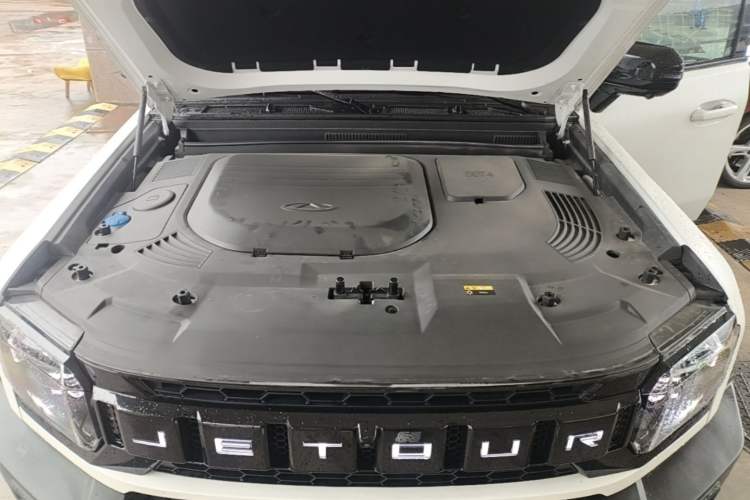 Used JETOUR Shanhai Traveler C-DM 2025 206km XWD Extended-Length 7-Seater Engine Bay