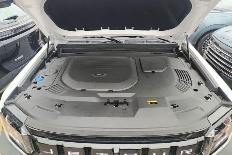 Used JETOUR Shanhai Traveler C-DM 2025 206km XWD Conquer Extended Version 7 Seats Engine Bay