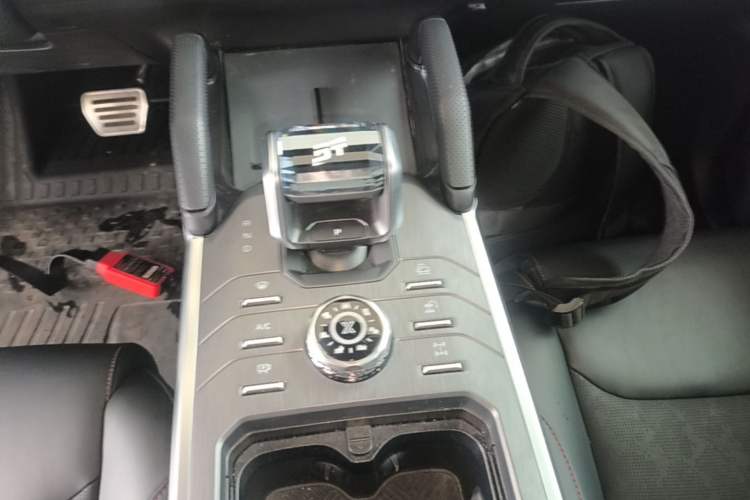 Used JETOUR Shanhai Traveler C-DM 2025 206km XWD Extended-Length 7-Seater Gear Lever