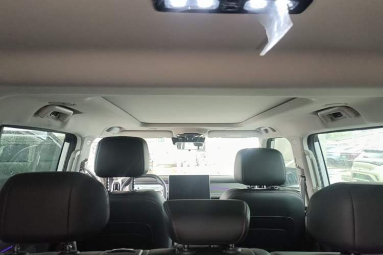 Used JETOUR Shanhai Traveler C-DM 2025 206km XWD Extended-Length 7-Seater Headliner