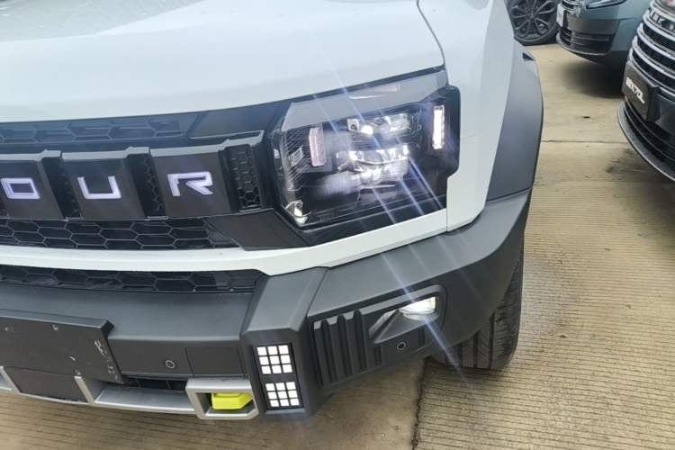 Used JETOUR Shanhai Traveler C-DM 2025 206km XWD Conquer Extended Version 7 Seats Left Front Headlight