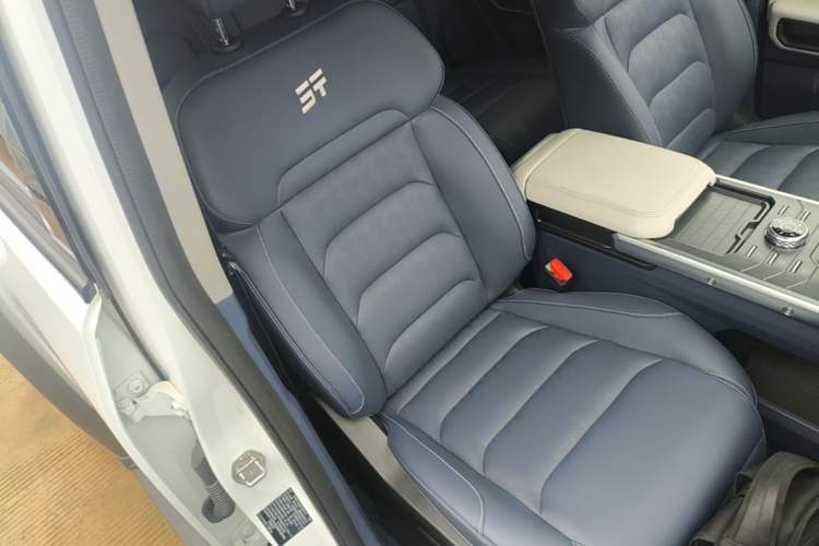 Used JETOUR Shanhai Traveler C-DM 2025 206km XWD Conquer Extended Version 7 Seats Right Front Seat