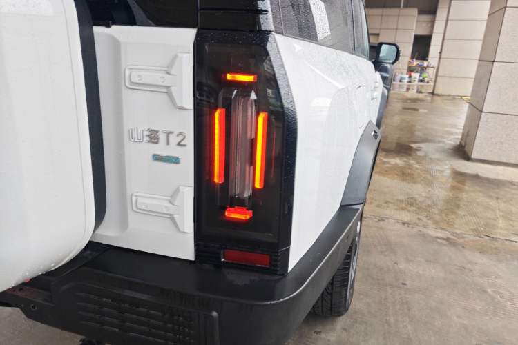 Used JETOUR Shanhai Traveler C-DM 2025 206km XWD Conquer Extended Version 7 Seats Right Rear Taillight
