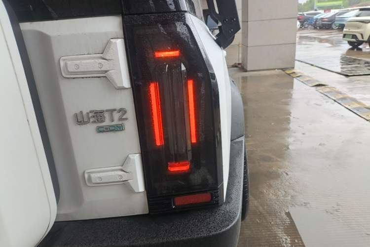 Used JETOUR Shanhai Traveler C-DM 2025 206km XWD Extended-Length 7-Seater Right Rear Taillight