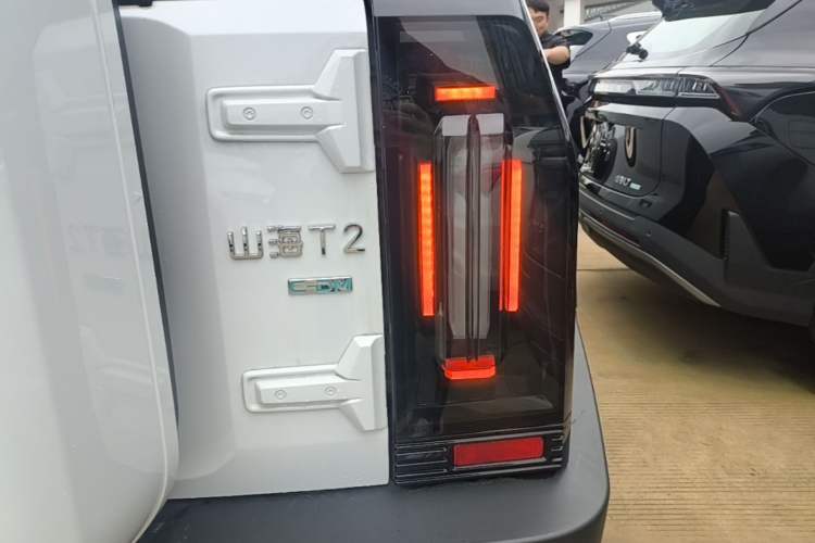 Used JETOUR Shanhai Traveler C-DM 2025 206km XWD Conquer Extended Version 7 Seats Right Rear Taillight