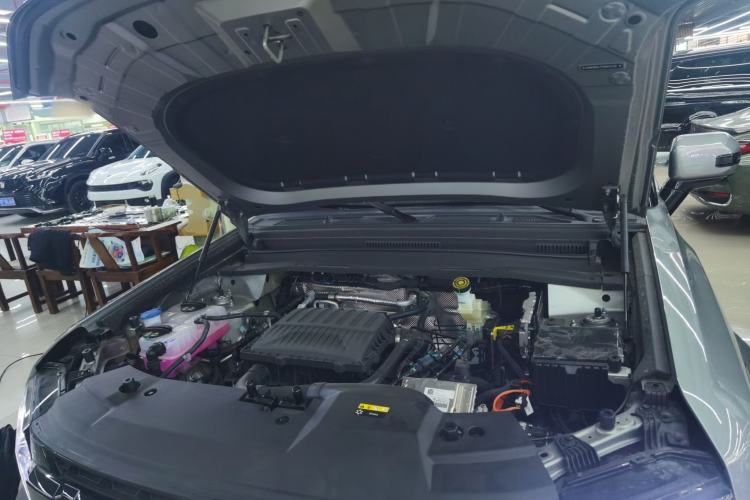 Used JETOUR Shanhai Traveler C-DM 2026 Model 212km Crossroad Engine Bay