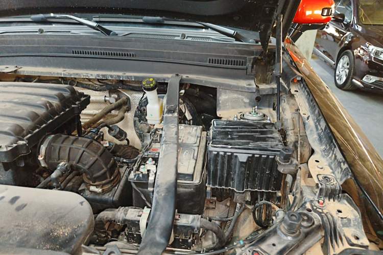 Used JETOUR Traveler 2023 2.0T All-Wheel Drive CrossPRO+ Engine Bay Left
