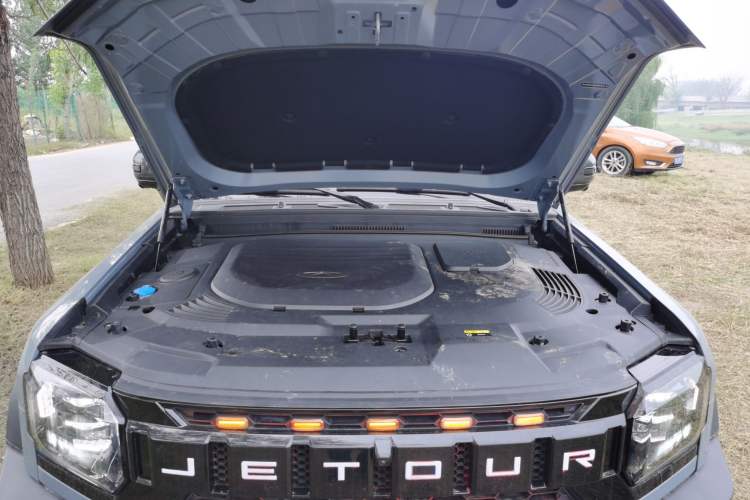 Used JETOUR Traveler 2023 2.0T All-Wheel-Drive CrossPRO Engine Bay