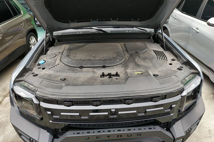 Used JETOUR Traveler 2023 2.0T All-Wheel-Drive CrossPRO Engine Bay