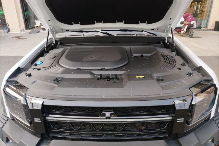 Used JETOUR Traveler 2024 2.0T All-Wheel-Drive Silver Dragon Wings Engine Bay
