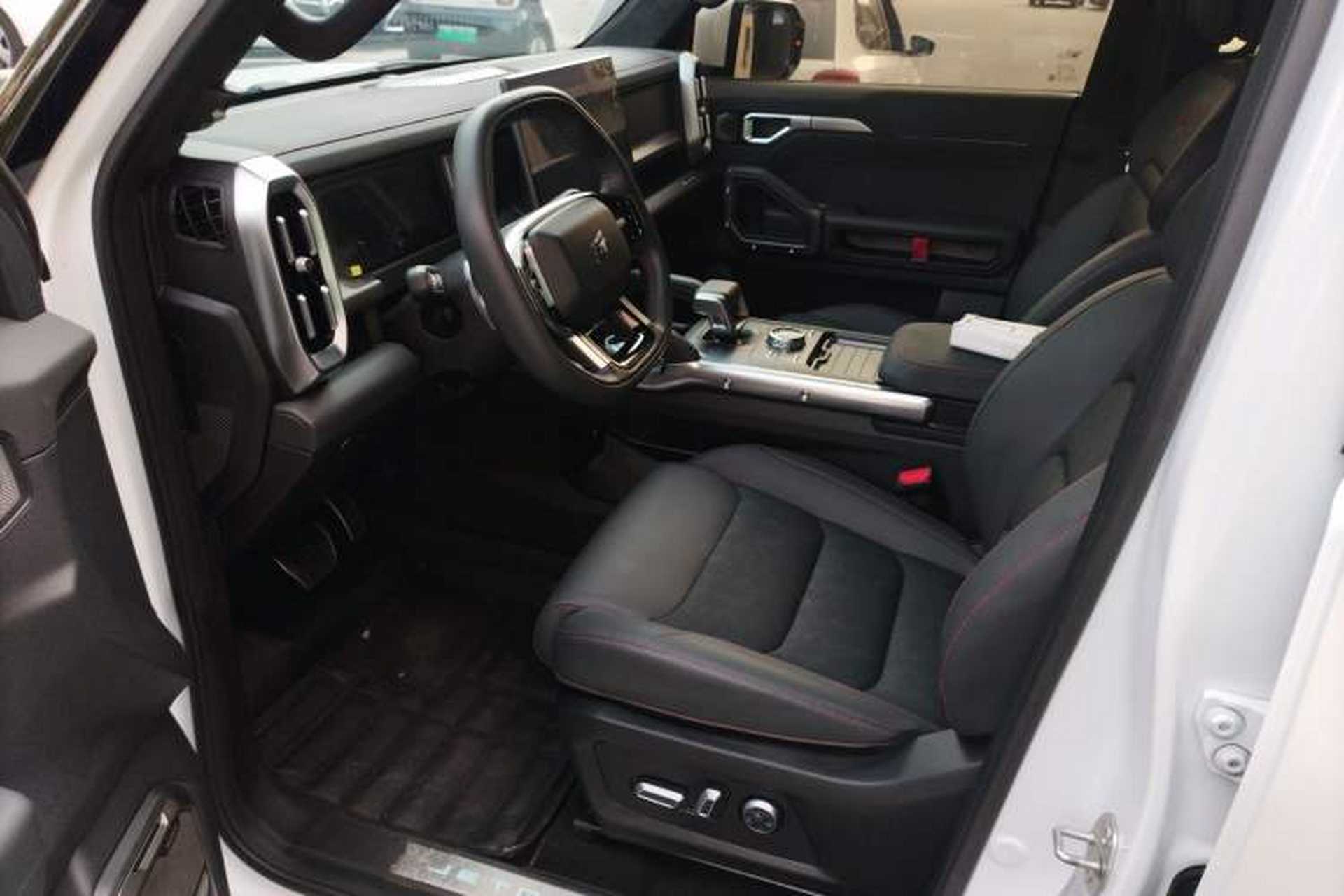 Used JETOUR Traveler 2024 2.0T All-Wheel-Drive Silver Dragon Wings Left Front Seat