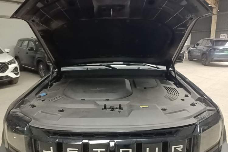 Used JETOUR Traveler 2023 2.0T Four-Wheel Drive Conqueror Engine Bay