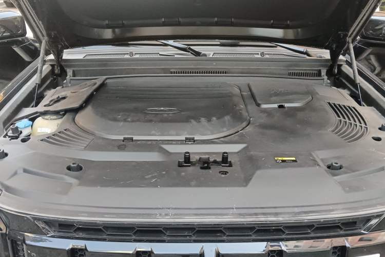 Used JETOUR Traveler 2023 2.0T All-Wheel-Drive CrossPRO Engine Bay