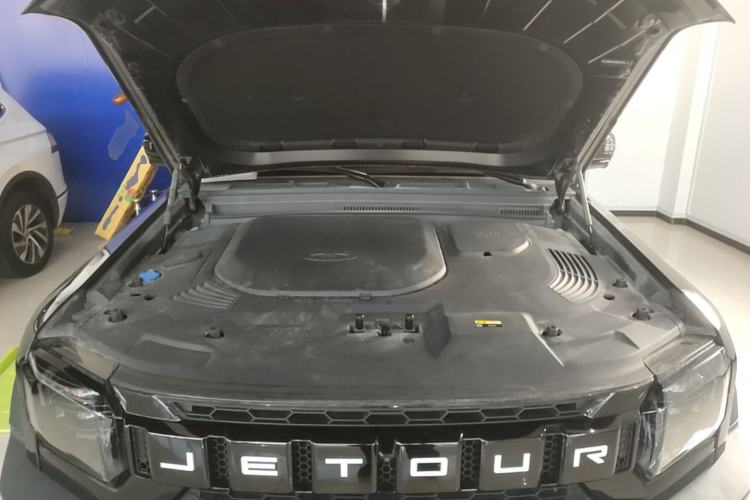 Used JETOUR Traveler 2023 2.0T All-Wheel-Drive CrossPRO Engine Bay