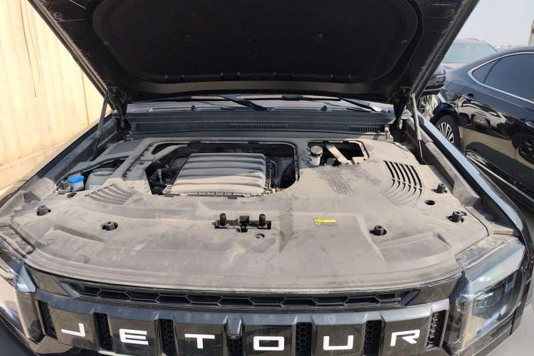 Used JETOUR Traveler 2023 2.0T All-Wheel-Drive CrossPRO Engine Bay