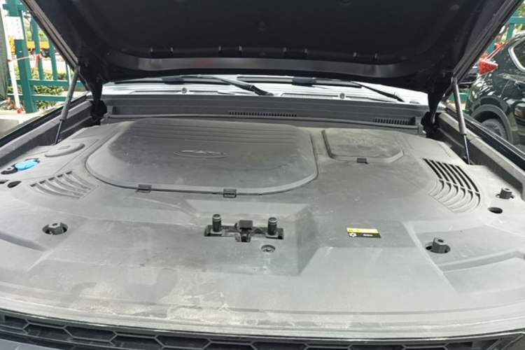 Used JETOUR Traveler 2023 2.0T All-Wheel-Drive CrossPRO Engine Bay