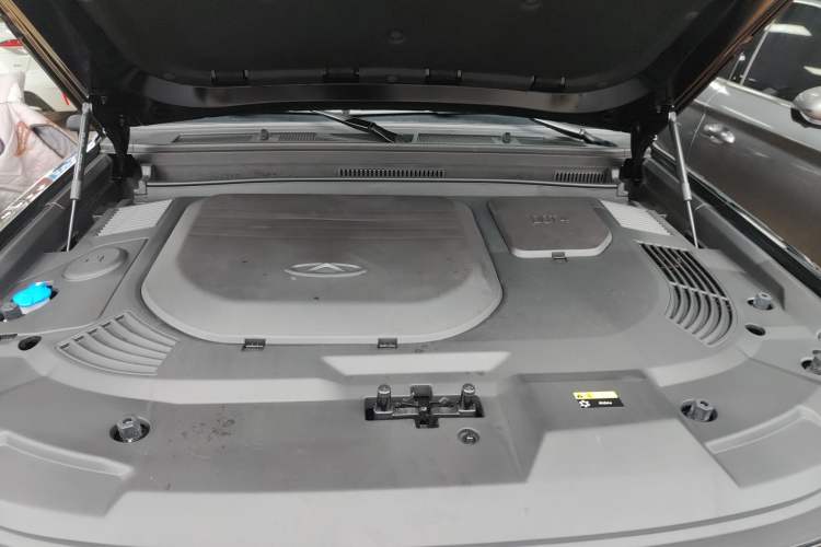 Used JETOUR Traveler 2023 2.0T All-Wheel-Drive CrossPRO Engine Bay