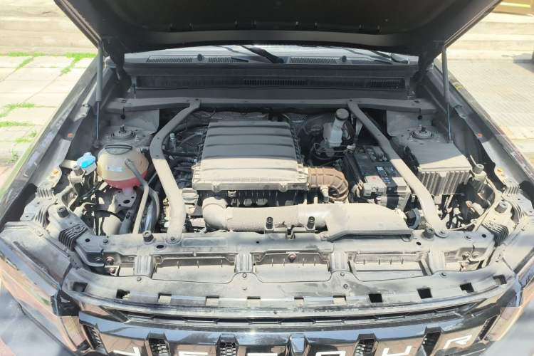 Used JETOUR Traveler 2023 2.0T All-Wheel-Drive Crosser Engine Bay