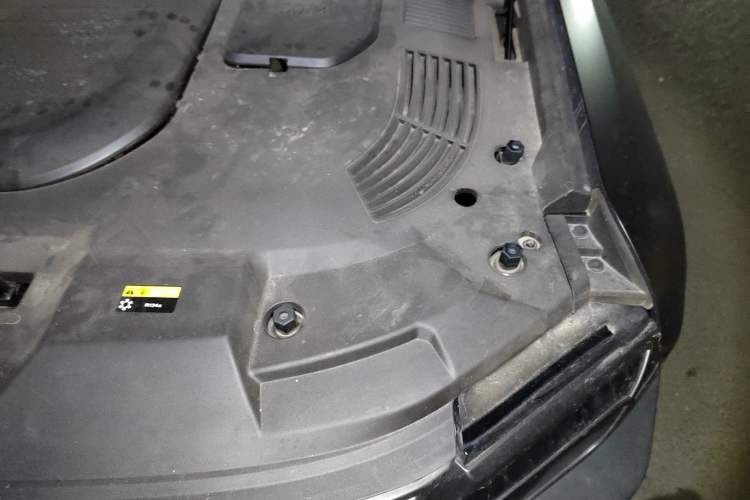 Used JETOUR Traveler 2023 2.0T All-Wheel-Drive CrossPRO Engine Bay Left