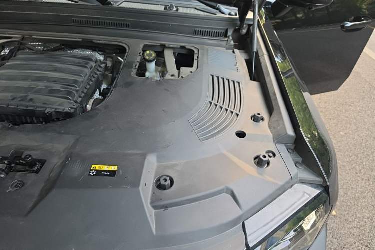 Used JETOUR Traveler 2023 1.5T Two-Wheel Drive Discovery PRO Engine Bay Left