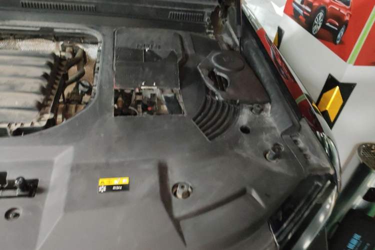 Used JETOUR Traveler 2023 2.0T All-Wheel-Drive CrossPRO Engine Bay Left