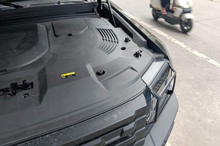 Used JETOUR Traveler 2023 2.0T All-Wheel-Drive CrossPRO Engine Bay Left