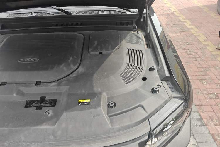 Used JETOUR Traveler 2023 2.0T Four-Wheel Drive Conqueror Engine Bay Left