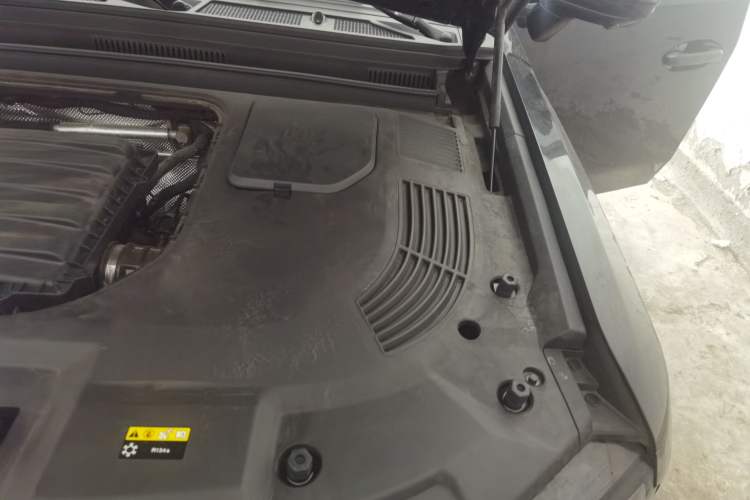 Used JETOUR Traveler 2023 2.0T Four-Wheel Drive Conqueror Engine Bay Left