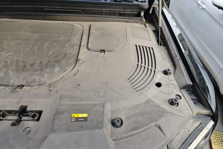 Used JETOUR Traveler 2023 2.0T All-Wheel-Drive CrossPRO Engine Bay Left