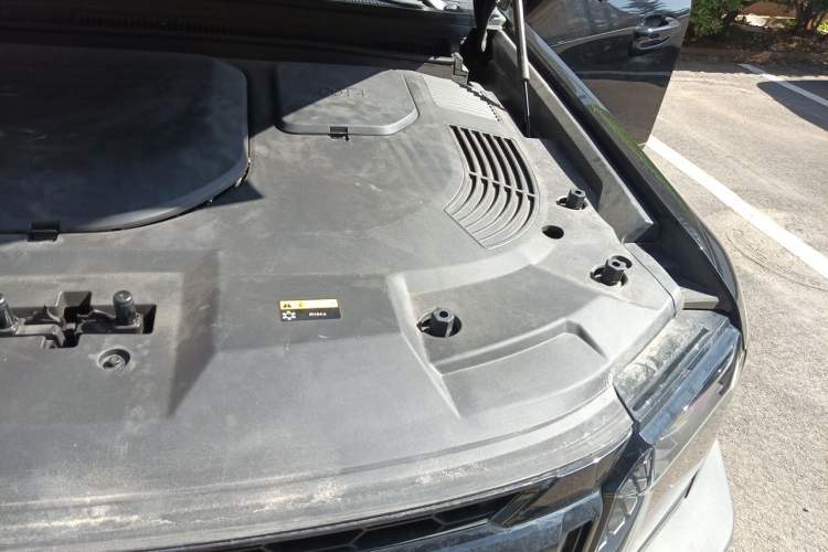 Used JETOUR Traveler 2023 2.0T All-Wheel Drive Conquer PRO Engine Bay Left