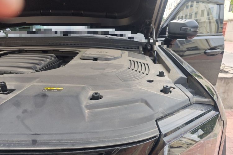 Used JETOUR Traveler 2023 2.0T Four-Wheel Drive Conqueror Engine Bay Left