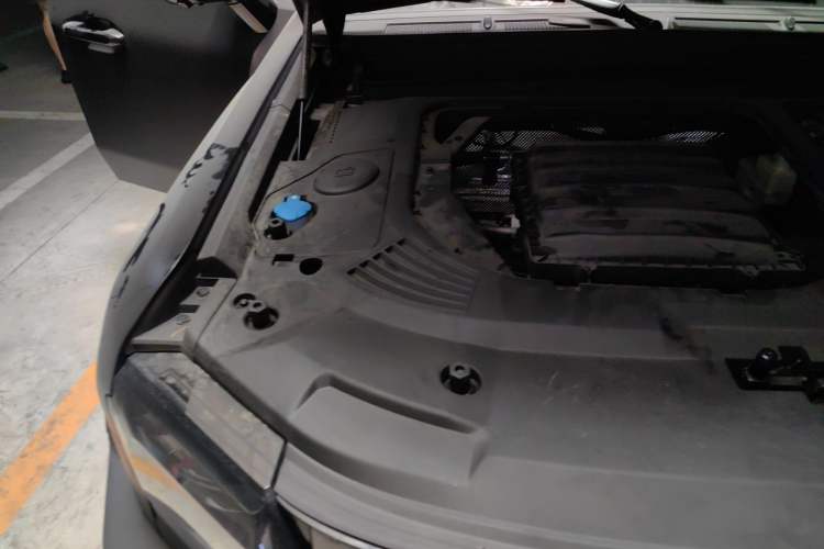 Used JETOUR Traveler 2023 2.0T All-Wheel-Drive CrossPRO Engine Bay Right