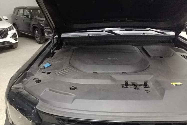 Used JETOUR Traveler 2023 2.0T Four-Wheel Drive Conqueror Engine Bay Right