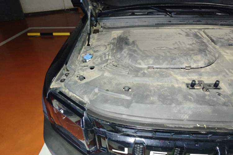 Used JETOUR Traveler 2023 1.5T Two-Wheel Drive Discovery PRO Engine Bay Right