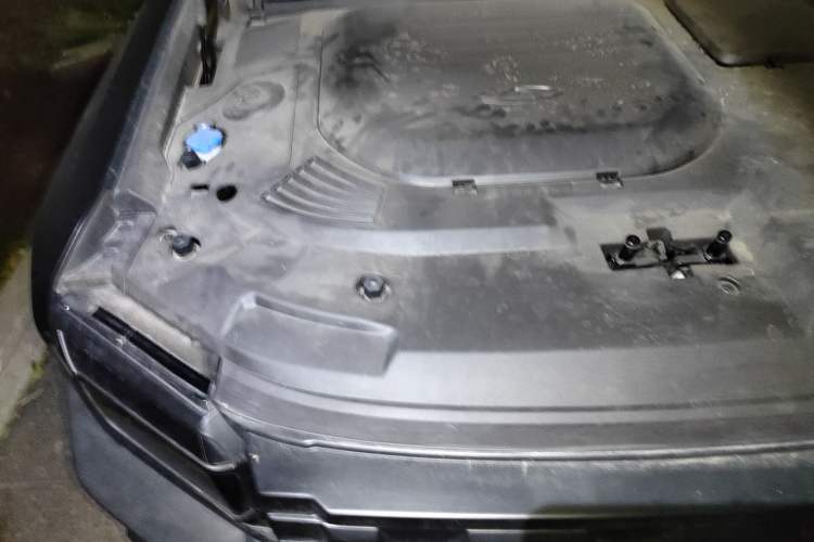Used JETOUR Traveler 2023 2.0T All-Wheel-Drive CrossPRO Engine Bay Right