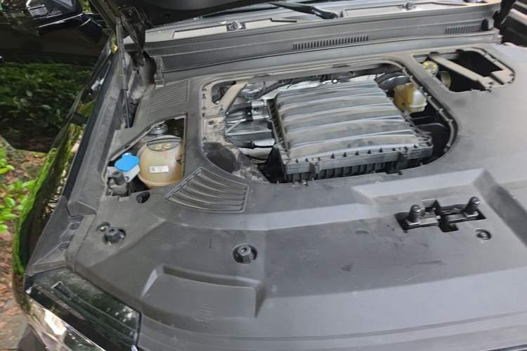 Used JETOUR Traveler 2023 1.5T Two-Wheel Drive Discovery PRO Engine Bay Right