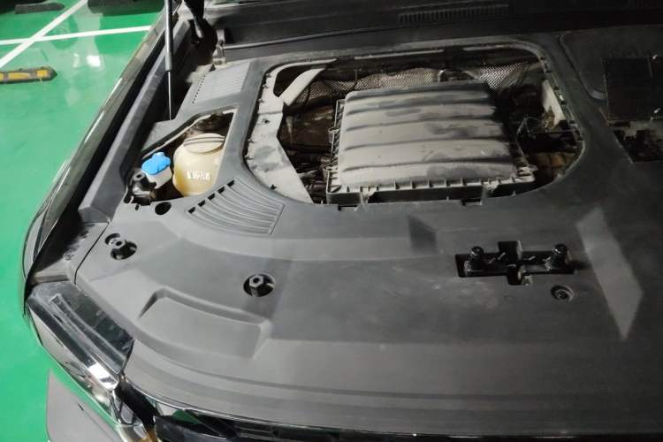 Used JETOUR Traveler 2023 2.0T All-Wheel-Drive CrossPRO Engine Bay Right