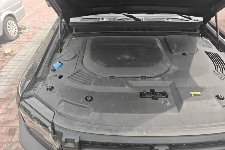 Used JETOUR Traveler 2023 2.0T Four-Wheel Drive Conqueror Engine Bay Right