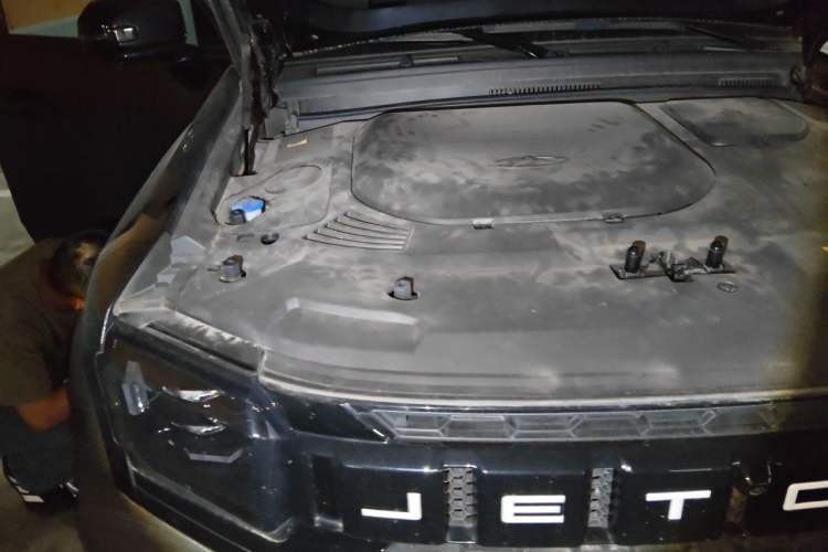 Used JETOUR Traveler 2023 2.0T All-Wheel Drive Conquer PRO Engine Bay Right
