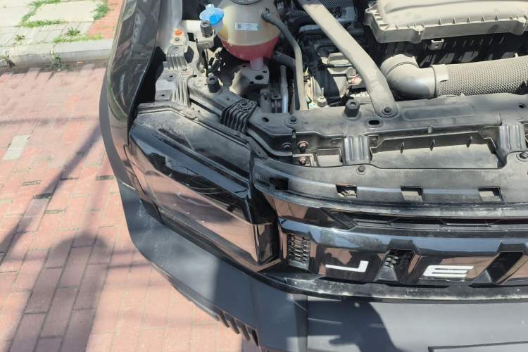 Used JETOUR Traveler 2023 2.0T All-Wheel-Drive Crosser Engine Bay Right