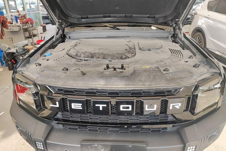 Used JETOUR Traveler 2023 2.0T All-Wheel Drive CrossPRO+ Engine Bay
