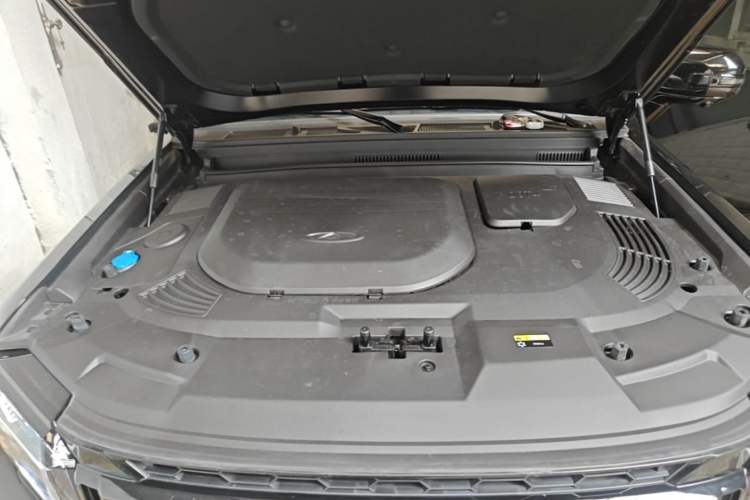 Used JETOUR Traveler 2023 2.0T Four-Wheel Drive Conqueror Engine Bay