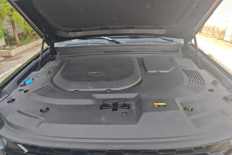 Used JETOUR Traveler 2023 2.0T All-Wheel Drive CrossPRO+ Engine Bay