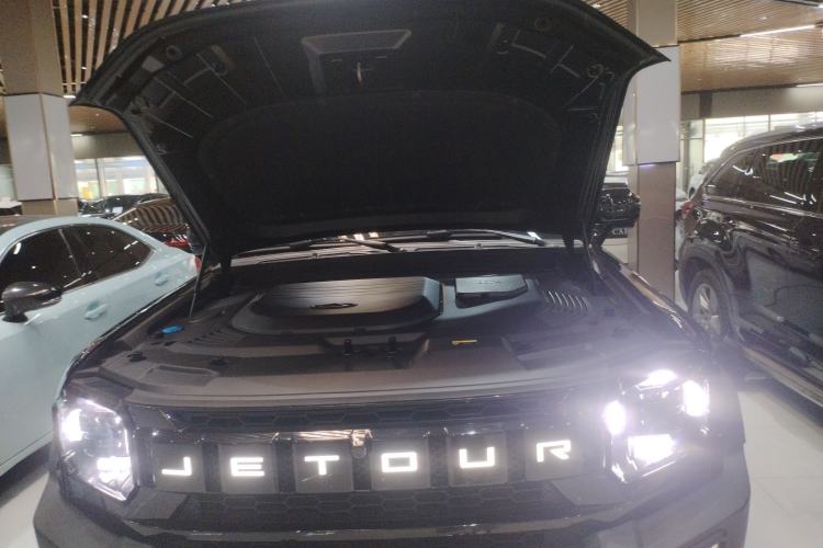 Used JETOUR Traveler 2023 2.0T Four-Wheel Drive Conqueror Engine Bay
