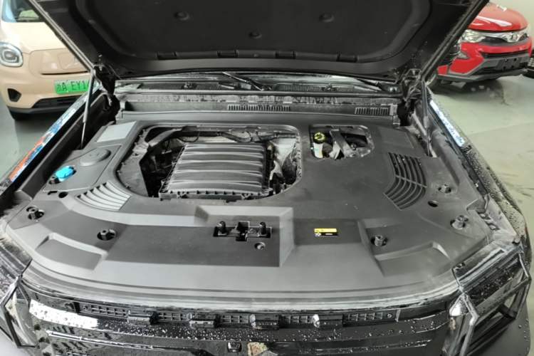 Used JETOUR Traveler 2023 2.0T All-Wheel-Drive CrossPRO Engine Bay