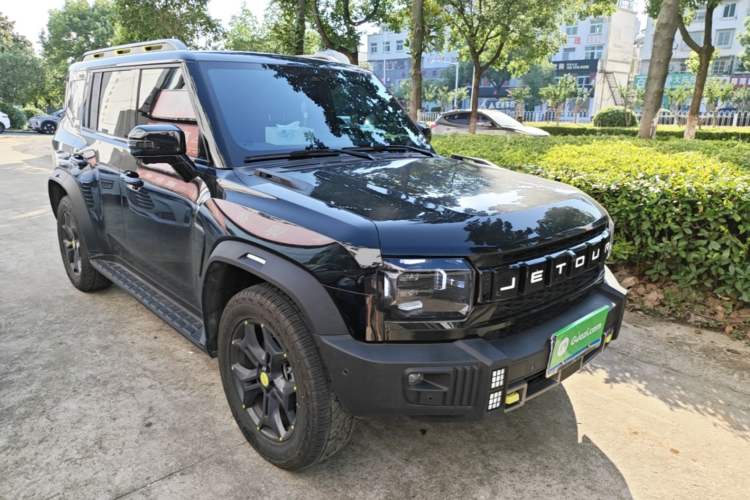 Used JETOUR Traveler 2023 2.0T All-Wheel Drive CrossPRO+ Front Right 45 Deg