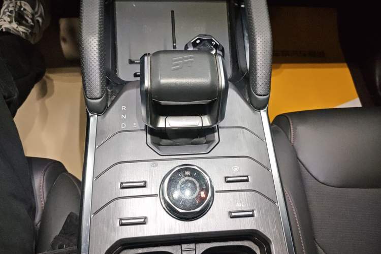 Used JETOUR Traveler 2023 1.5T Two-Wheel Drive Discovery PRO Gear Lever